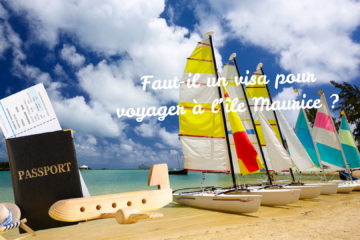 Faut-il un visa pour voyager à l'île Maurice ? Passeport avec tampon d'arrivée, billet d'avion et réservation d'hôtel sur fond de plage paradisiaque avec palmiers et mer turquoise.